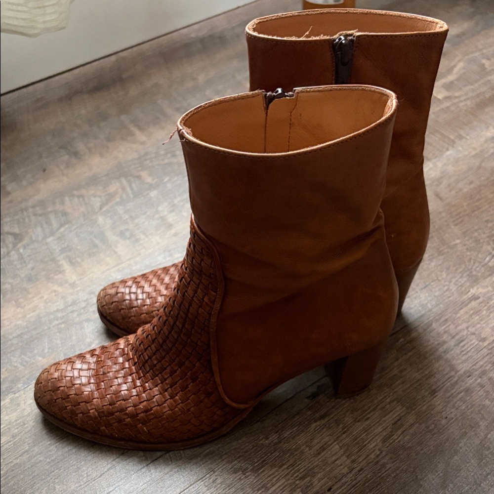 Intrecciato Leather Heeled Boots